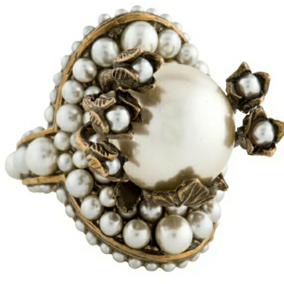 Authentic Gucci Faux Pearl Flower Cocktail Ring - Picture 1 of 8